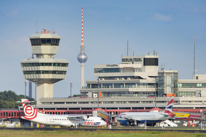 Ядро комплекса аэропорта Тегель составляют пять терминалов и диспетчерская башня, окружённая со всех сторон лётным полем.