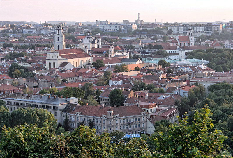 Старый город в Вильнюсе один из крупнейших в Восточной Европе, площадь его 269 гектаров, а в 1994 году Юнеско включило его в список культуры Мирового наследия.