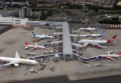Аэропорт Глазго состоит из нескольких пирсов – международного Западного, внутреннего Центрального и Ирландского Восточного.