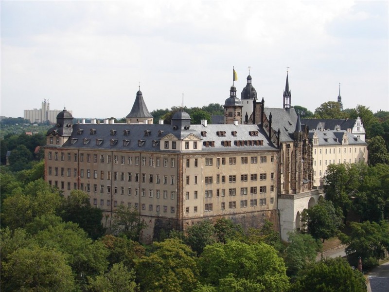 Главной достопримечательностью города является замок Альтенбург. Начало строительства относится к XI веку, а теперешний вид замок получил в XVII – XVIII веках