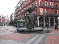 Город Вальядолид находится в центре области Кастилия – Леон, а точнее в 90 км от Саморы и в 200 км от Мадрида