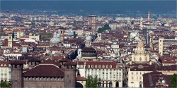 Город Турин расположился в северо-западе Италии, у Западных Альп на Паданской равнине. С латинского название города переводится как “бык”, считающийся символом Турина.