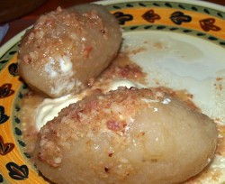 Любимый продукт литовцев, из которого готовится основная масса блюд – это картофель, из него готовят такие блюда как : цеппелини, клёцки, картофельные блины, зразы, блины «Жямайчю»- эти блины напоминают зразы с мясной начинкой