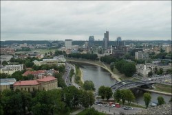 Вильнюс большой город, с очень развитыми городским, общественным транспортом, торговлей и туризмом, с каждым годом наплыв туристов всё больше, в основном это туристы с России, Польши и Белоруссии